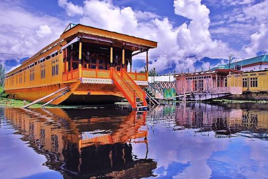 Srinagar houseboat on Dal Lake
