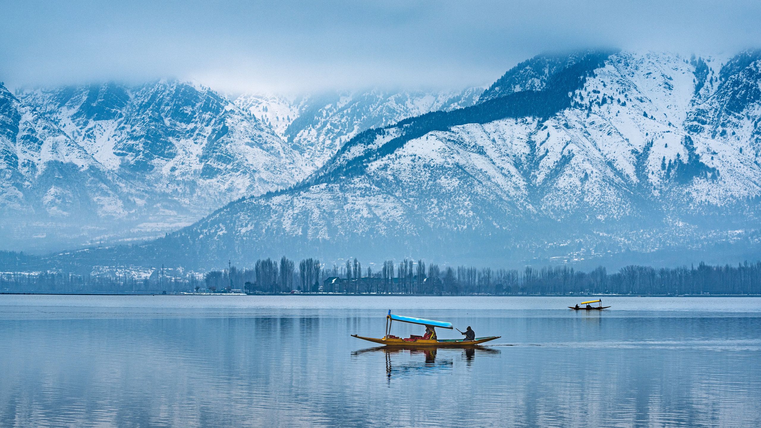 Kashmir lake and mountains